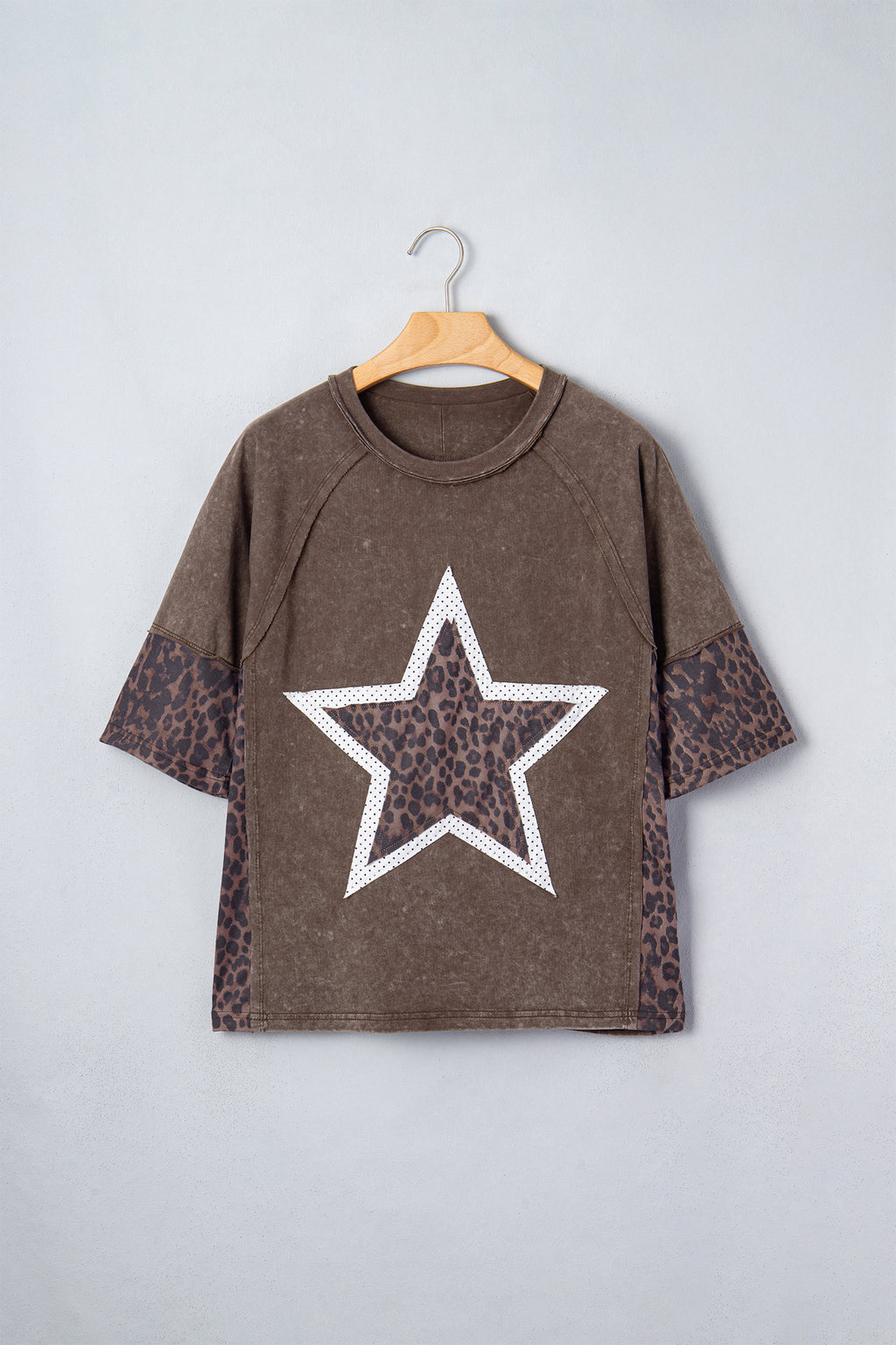 *Coffee Mineral Wash Exposed Seam Leopard Star Patched T Shirt
