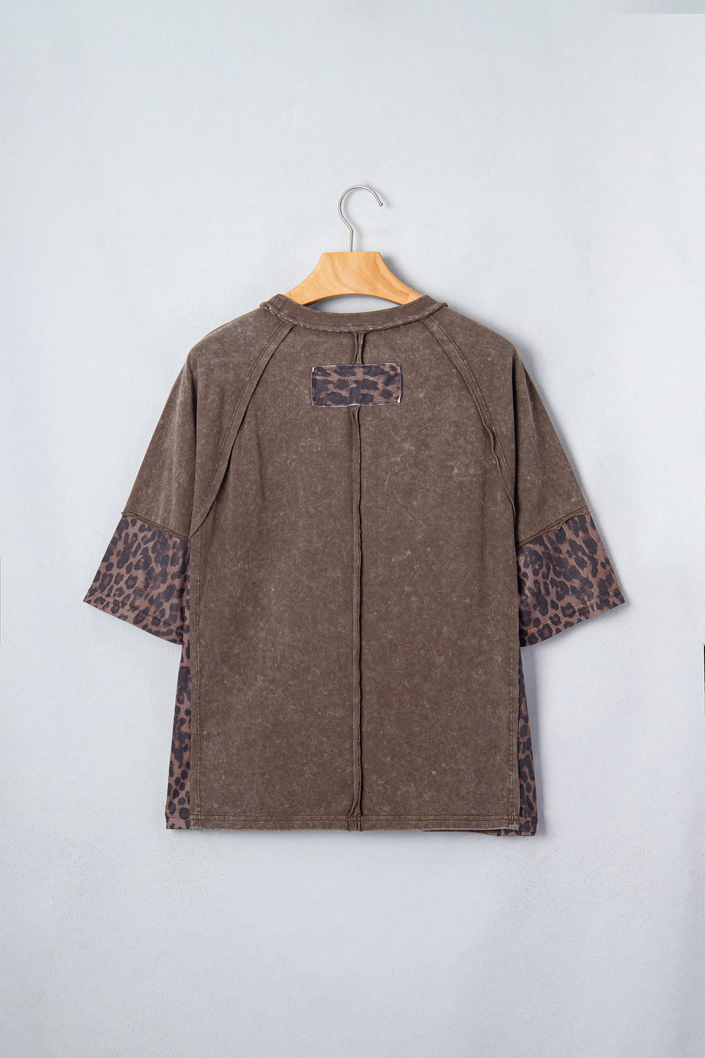 *Coffee Mineral Wash Exposed Seam Leopard Star Patched T Shirt