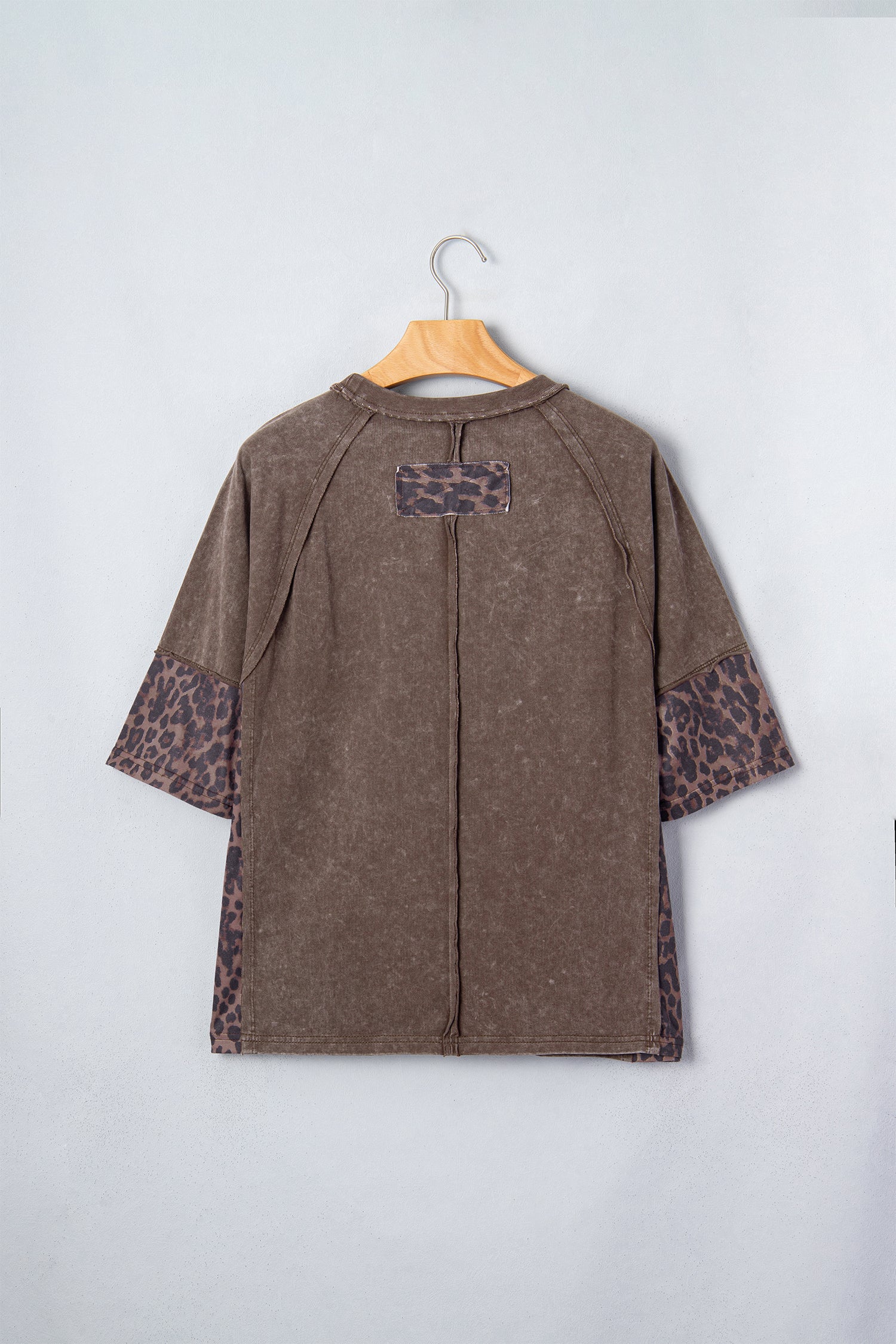 *Coffee Mineral Wash Exposed Seam Leopard Star Patched T Shirt