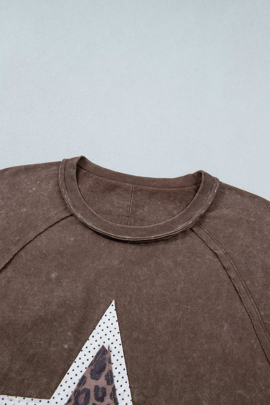 *Coffee Mineral Wash Exposed Seam Leopard Star Patched T Shirt