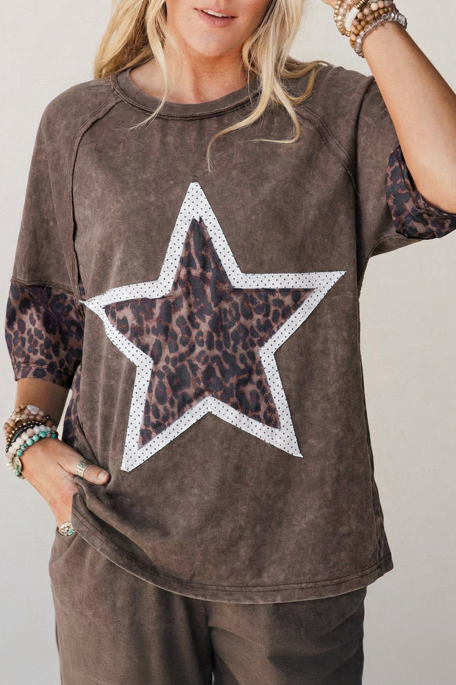 *Coffee Mineral Wash Exposed Seam Leopard Star Patched T Shirt