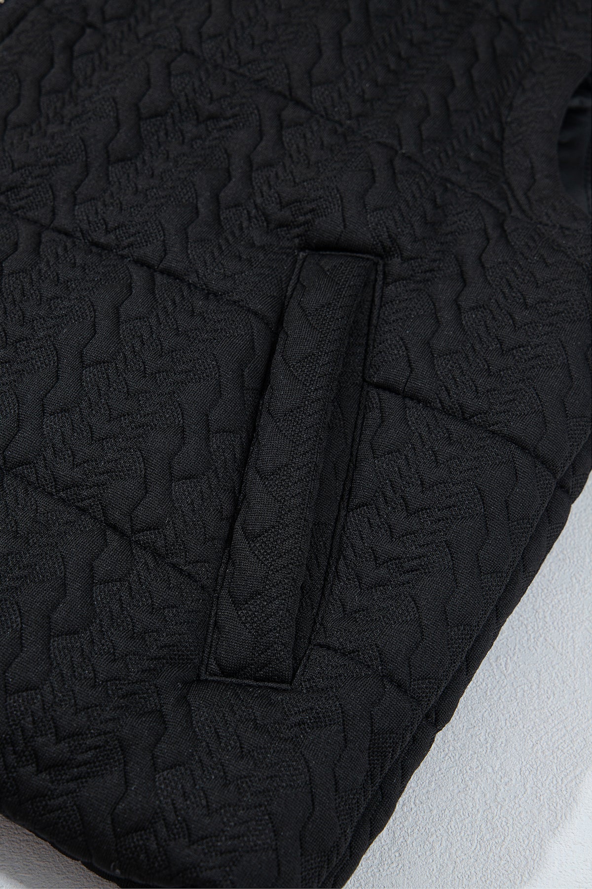 *Black Textured Quilted Stand Neck Zipper Winter Vest