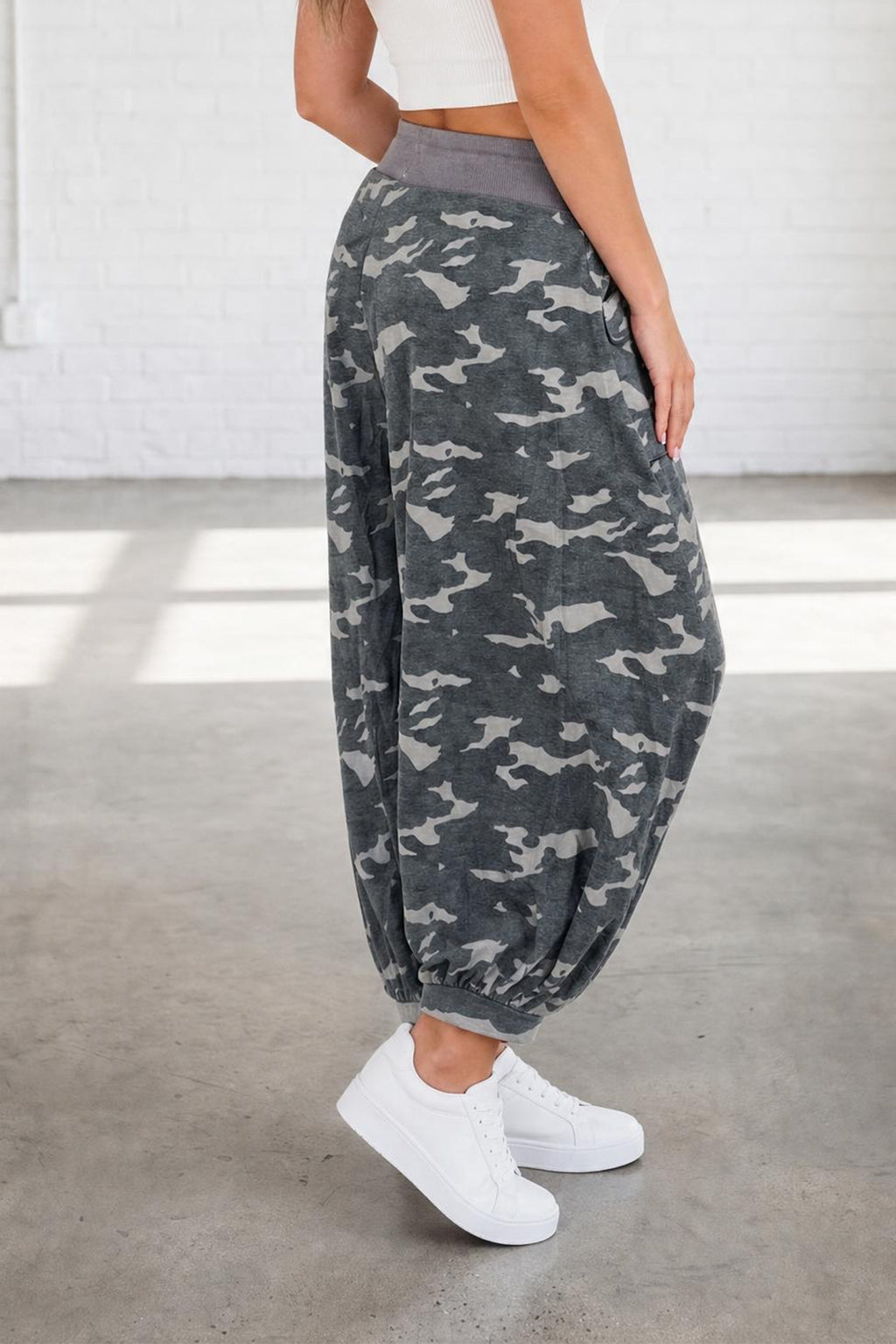 *Multicolour Drawstring Contrast Waistband Camouflage Cargo Barrel Pants