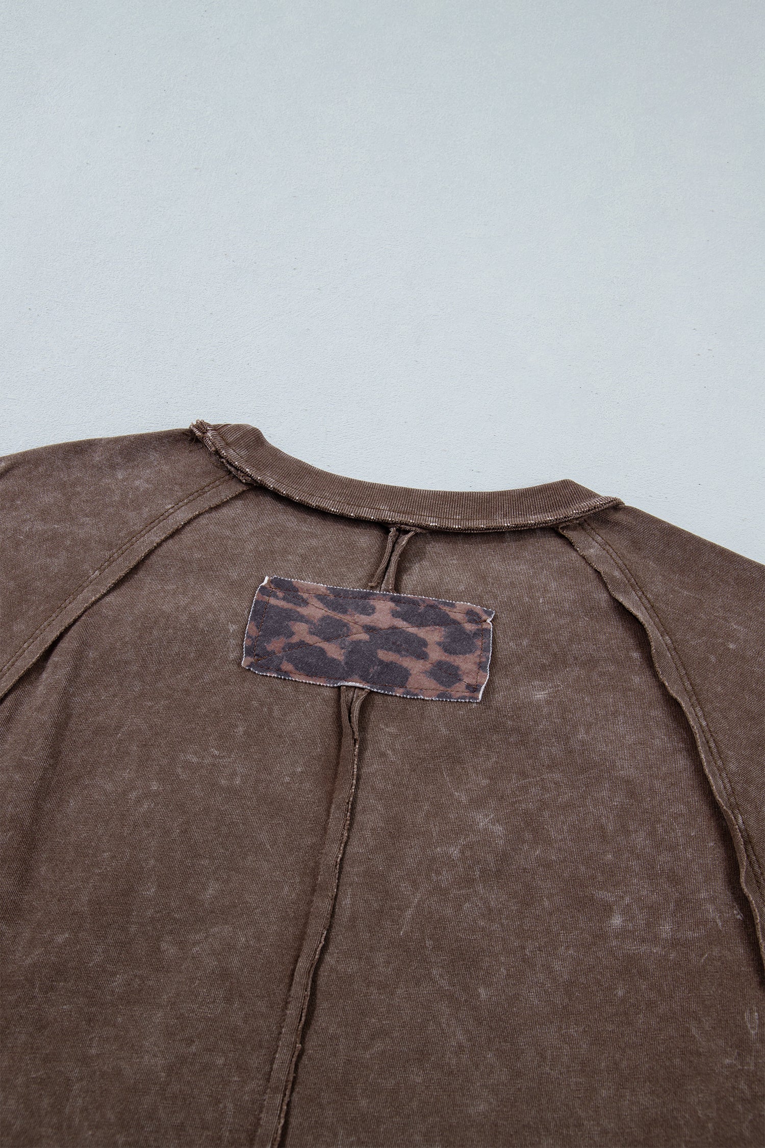 *Coffee Mineral Wash Exposed Seam Leopard Star Patched T Shirt