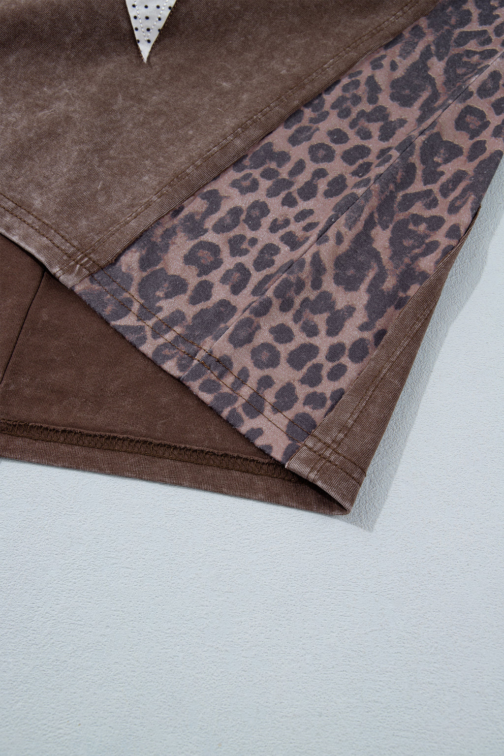 *Coffee Mineral Wash Exposed Seam Leopard Star Patched T Shirt