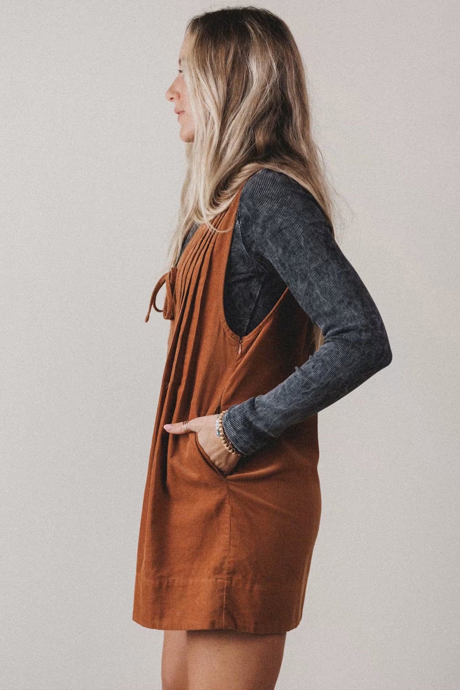 *Cinnamon Solid Color Tie V Neck Sleeveless Corduroy Romper
