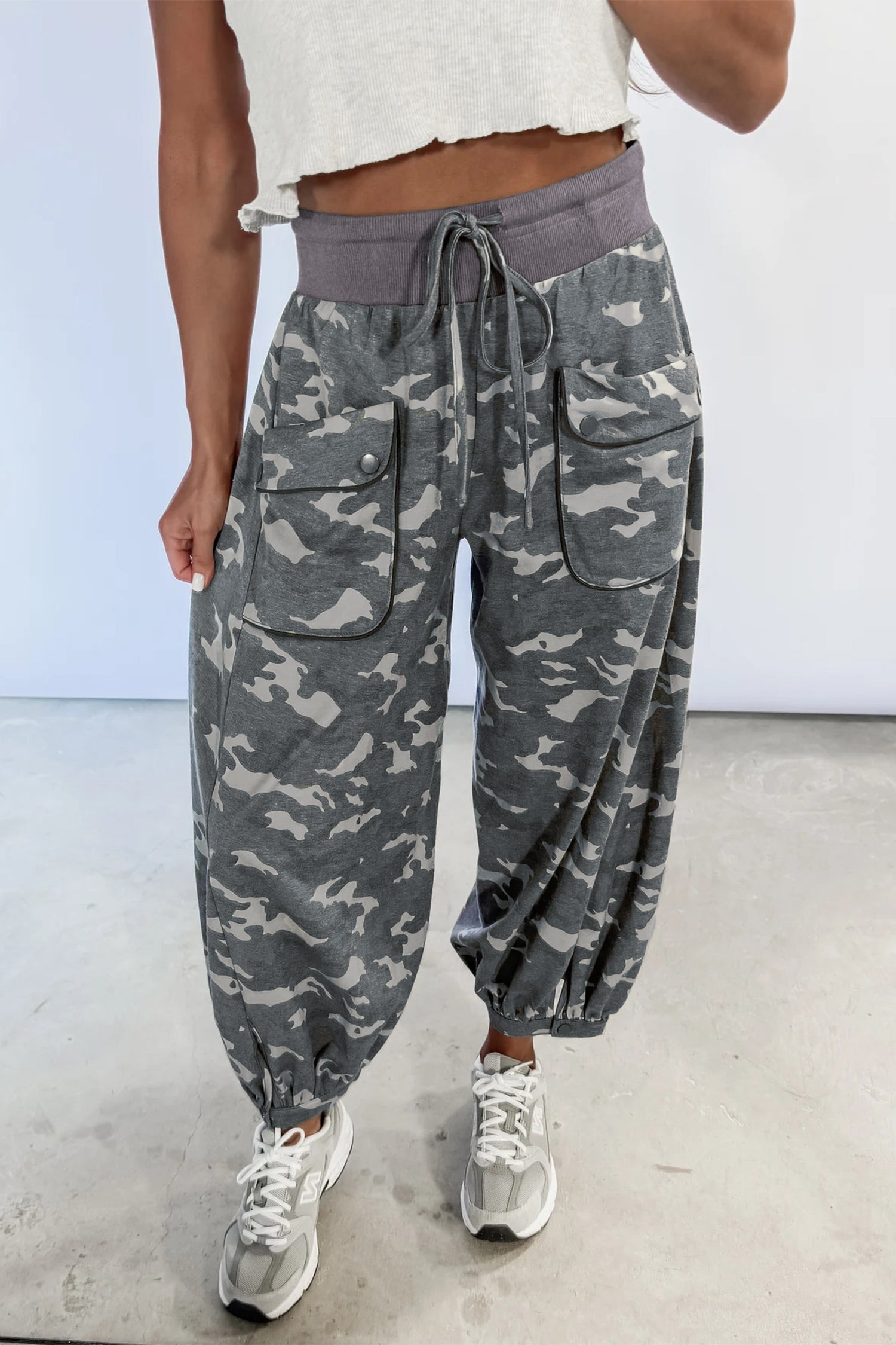 *Multicolour Drawstring Contrast Waistband Camouflage Cargo Barrel Pants